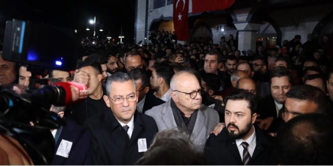 CHP lideri Özgür Özel'e Tepki! 'Özgür dışarı' Sloganları Atıldı